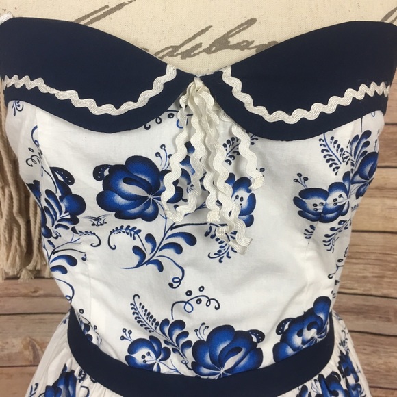 Tatyana | Pinup Rockabilly Floral Sweatheart Dress - Picture 3 of 8